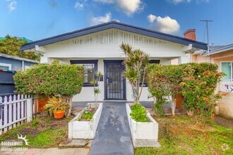 Building Photo - Newly Renovated 2Bdm 1Ba Craftsman Home in...