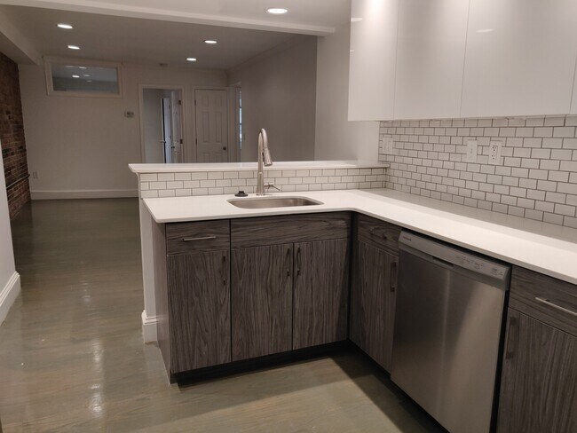 Building Photo - 131 Saint Botolph St