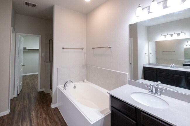 Building Photo - 17039 Amarose Dr