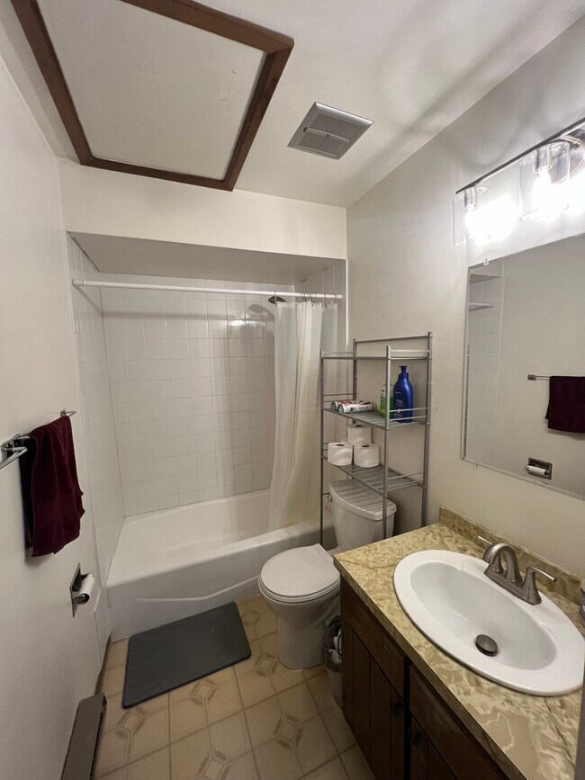 Building Photo - 775 Gerten Ave