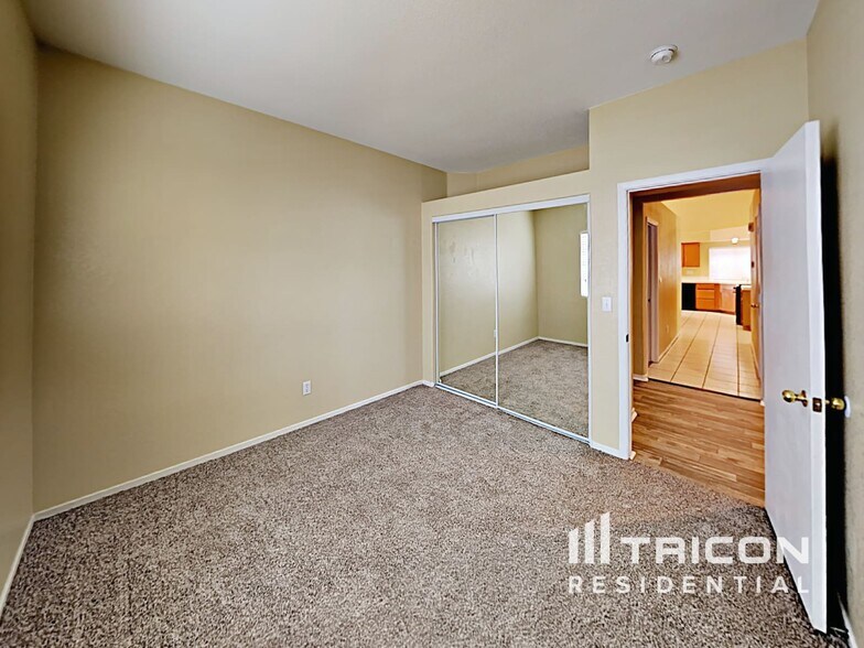 Building Photo - 610 Largo Azul Ave