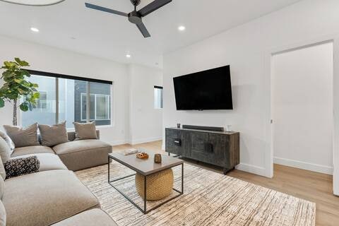 Building Photo - 765 N 400 W