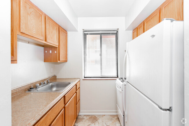 1BR, 1BA - 750 SF - Morewood Court