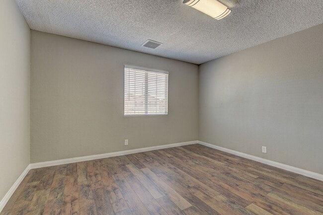 Building Photo - Remodeled and move-in ready located in Southeast Las Vegas.
