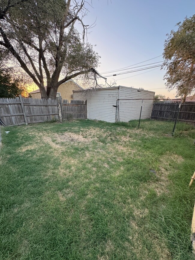 Building Photo - 3600 S Tyler St