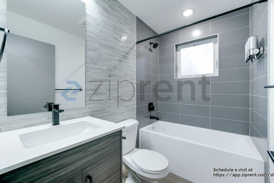 Building Photo - 539 S Cloverdale St