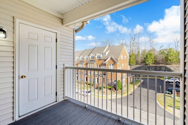 Building Photo - Great 2 Bedroom; 2 Bathroom condo in Manas...
