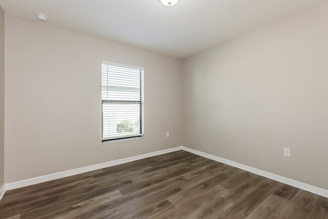 Building Photo - 6953 Redbay Dr