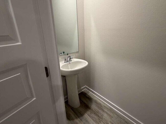 Building Photo - 47 S Main Deck Dr