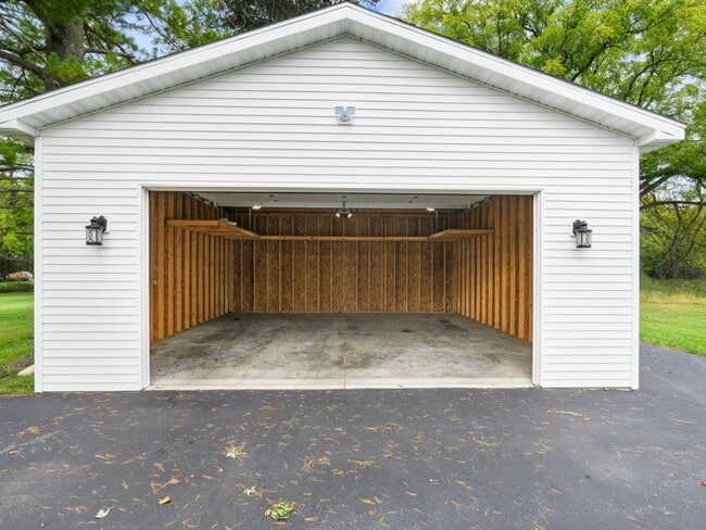 Building Photo - 707 McHenry Ave