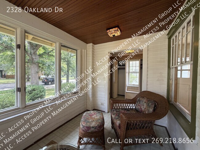 Building Photo - 2328 Oakland Dr