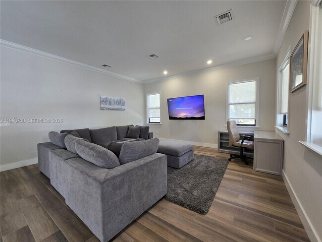 Building Photo - 2620 S University Dr