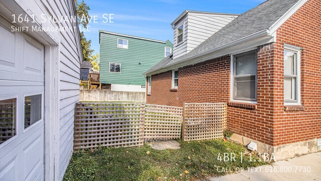 Building Photo - 1641 Sylvan Ave SE