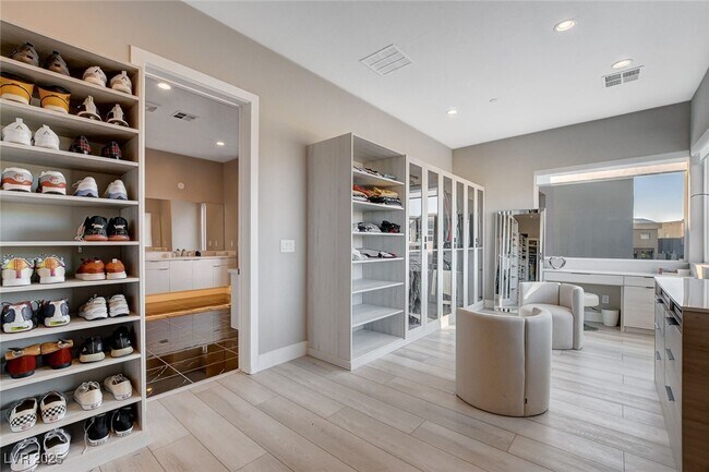 Building Photo - 5289 Feathertop Dr