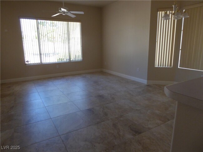 Building Photo - 2545 Youngdale Dr