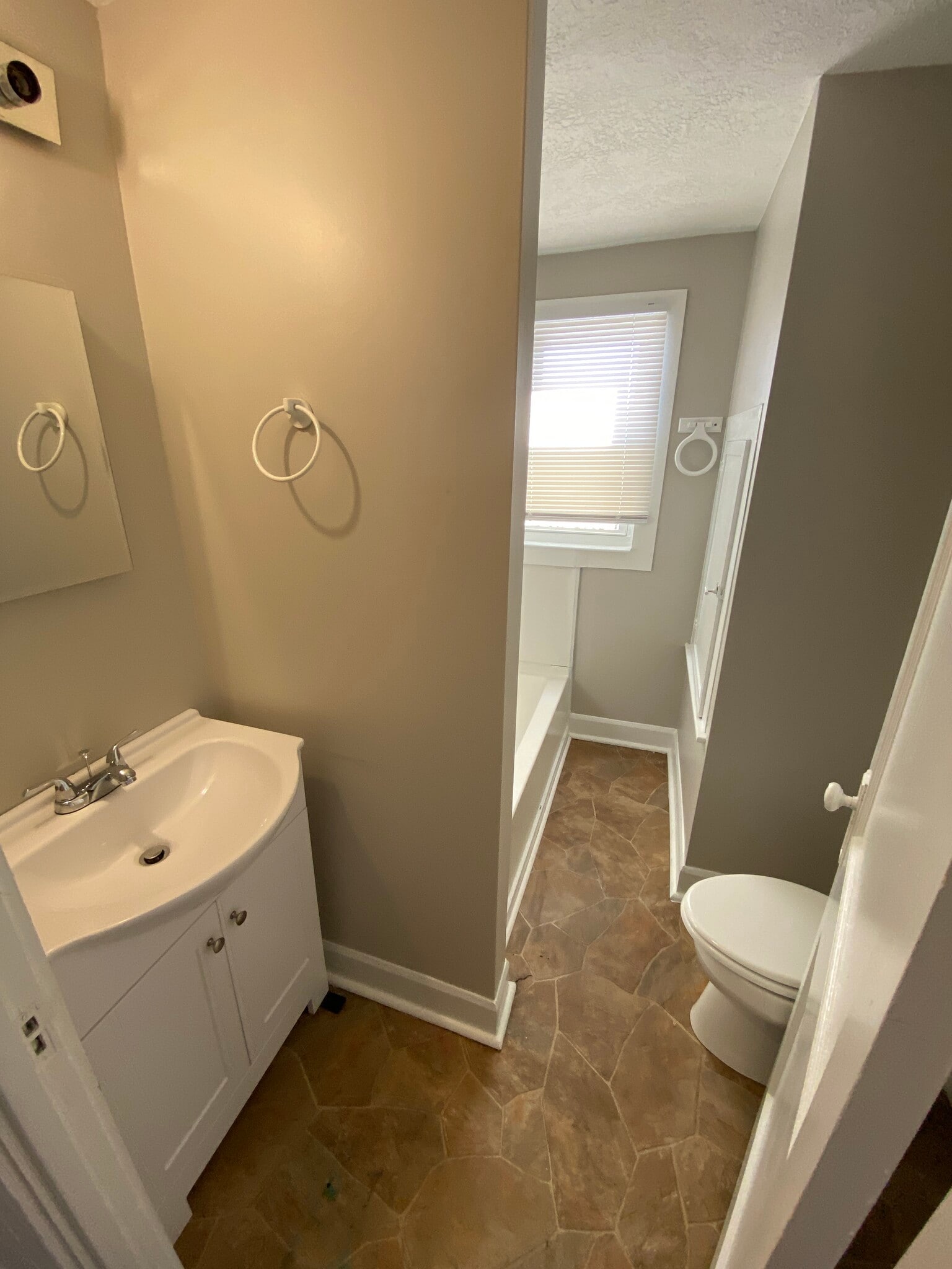 Building Photo - 2036 Singleton St