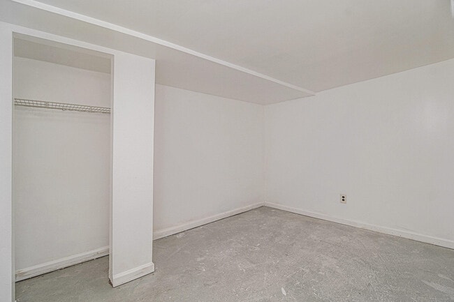 Building Photo - 853 Madison St
