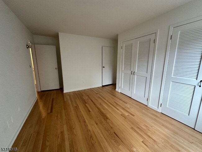 Building Photo - 1 Oak Grove Rd