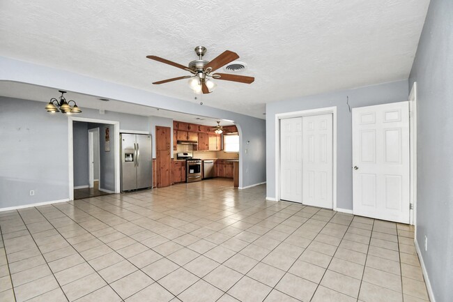 Building Photo - 6713 Neff St