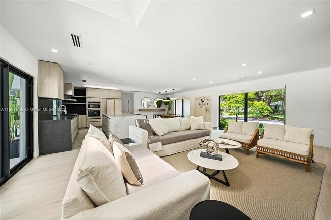 Building Photo - 15121 SW 69th Ct