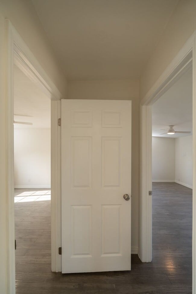 Building Photo - COZY 2 BED 1 BATH UPSTAIRS UNIT