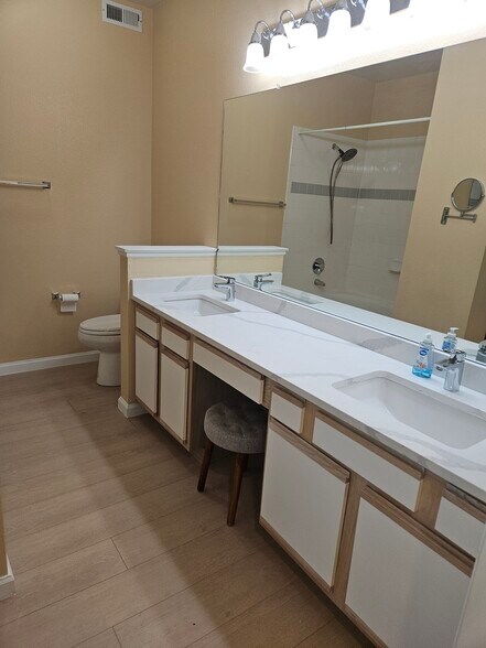 Master Bath - 7442 S Quail Cir