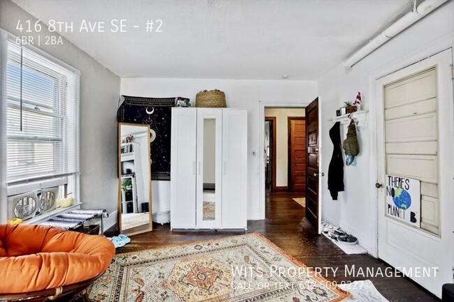 Building Photo - Charming 6-Bedroom Student Home for Rent: ...