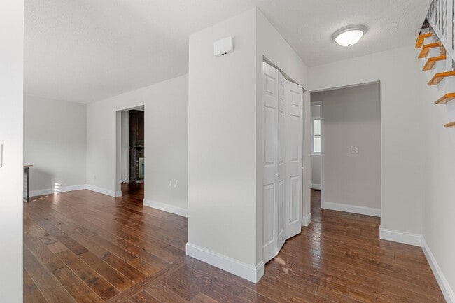 Building Photo - Spacious 4-Bed, 3-Bath Family Home