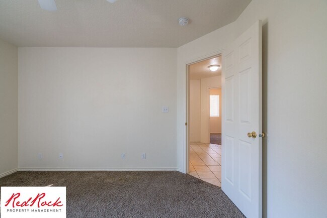 Building Photo - 2620 E 700 N
