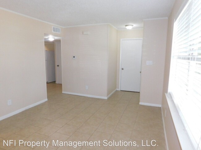 Building Photo - 3 br, 1.5 bath House - 5820 Sanders Street...