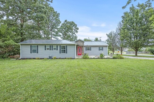 Building Photo - 3-Bedroom, 3-Bath Single-Family Home with Fenced Yard in Cookeville