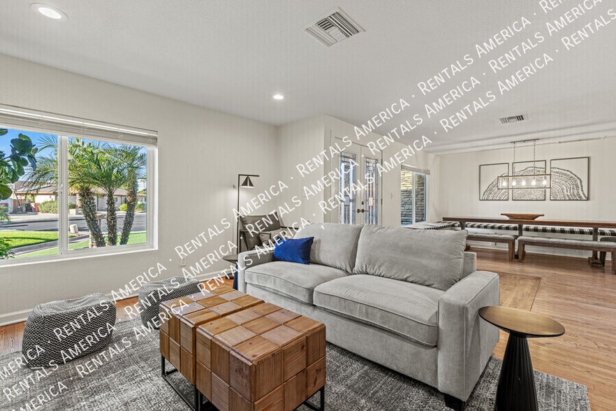 Building Photo - 7007 N Vía De Manana