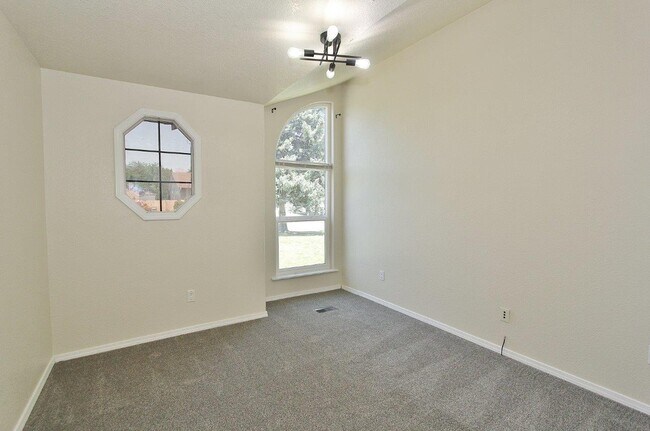 Building Photo - 12053 W Hickory Dr