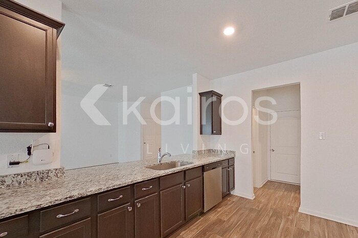 Building Photo - 962 Shady Brk