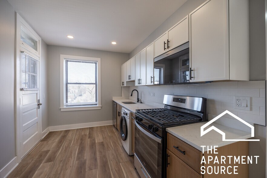 Building Photo - 6148 N Francisco Ave