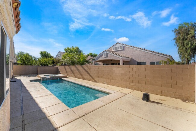 Building Photo - $550 off  for the first month rent,    2 P...