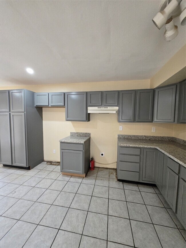 Building Photo - 12329 Ridgeside Dr