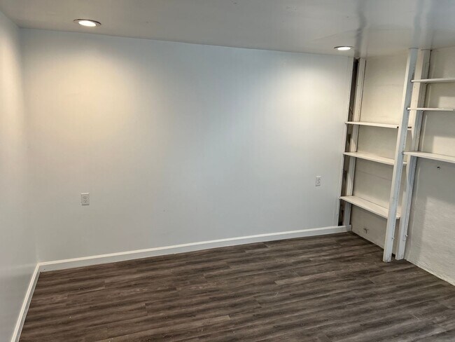 Building Photo - 2143 S Acoma St