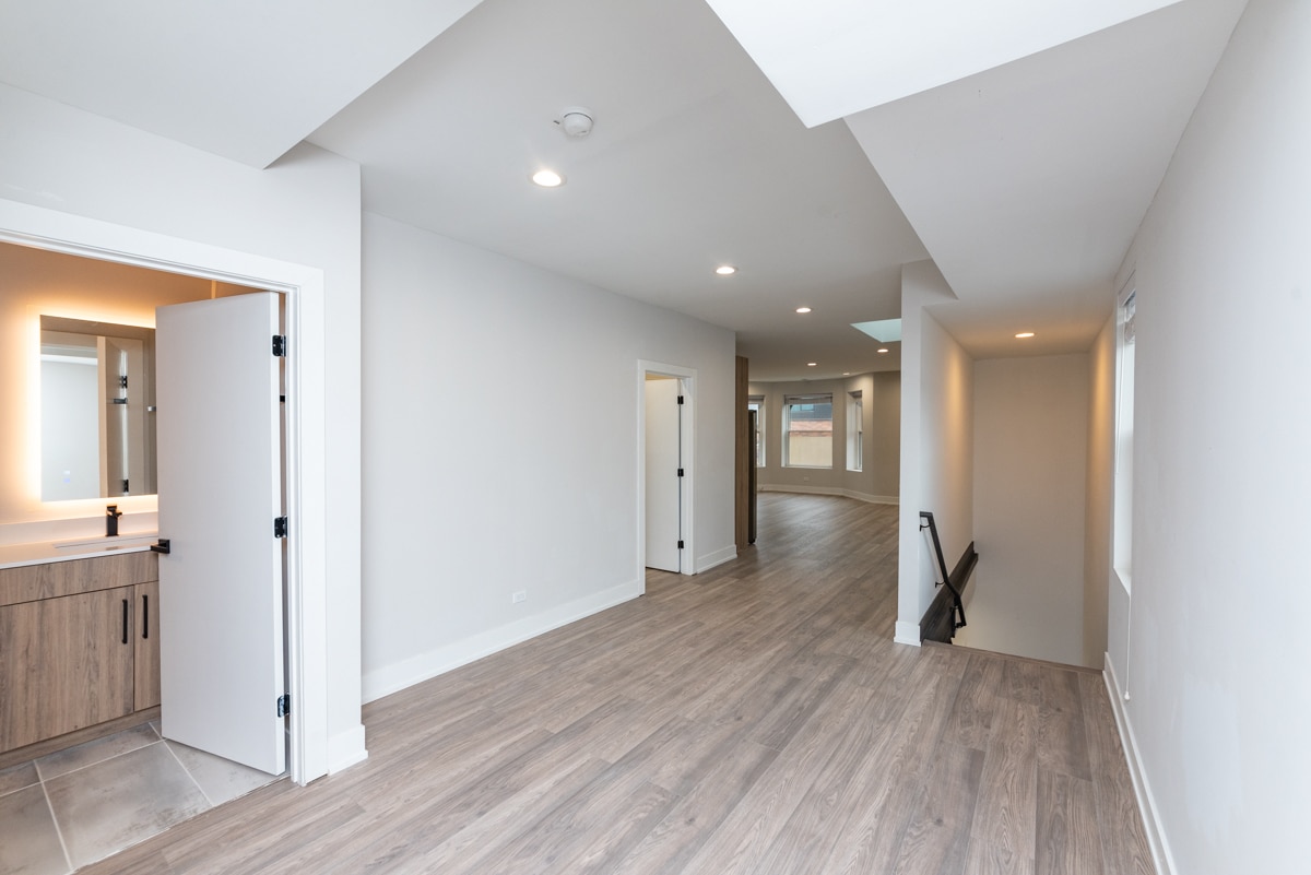 Building Photo - 1907 S Racine Ave