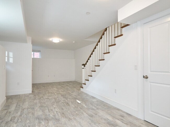 Building Photo - 181 Putnam Ave