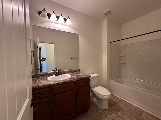 Building Photo - Beautiful Cold Springs Home