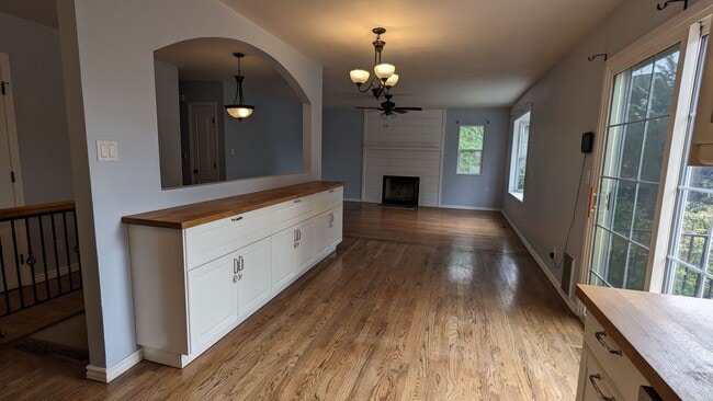 Building Photo - BEAUTIFUL 5 BED/3 BATH RANCHER WITH FINISH...