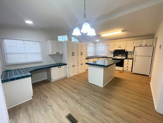 Building Photo - LEASING NOW FOR IMMEDIATE MOVE IN!