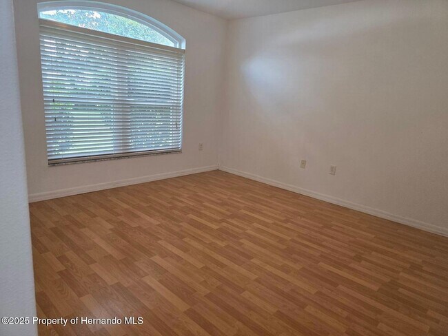 Building Photo - 542 Fairbanks Rd