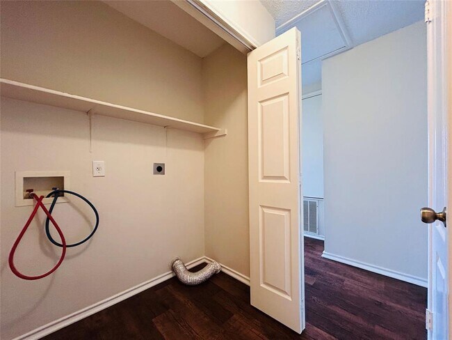 Building Photo - 3639 Bass Loop