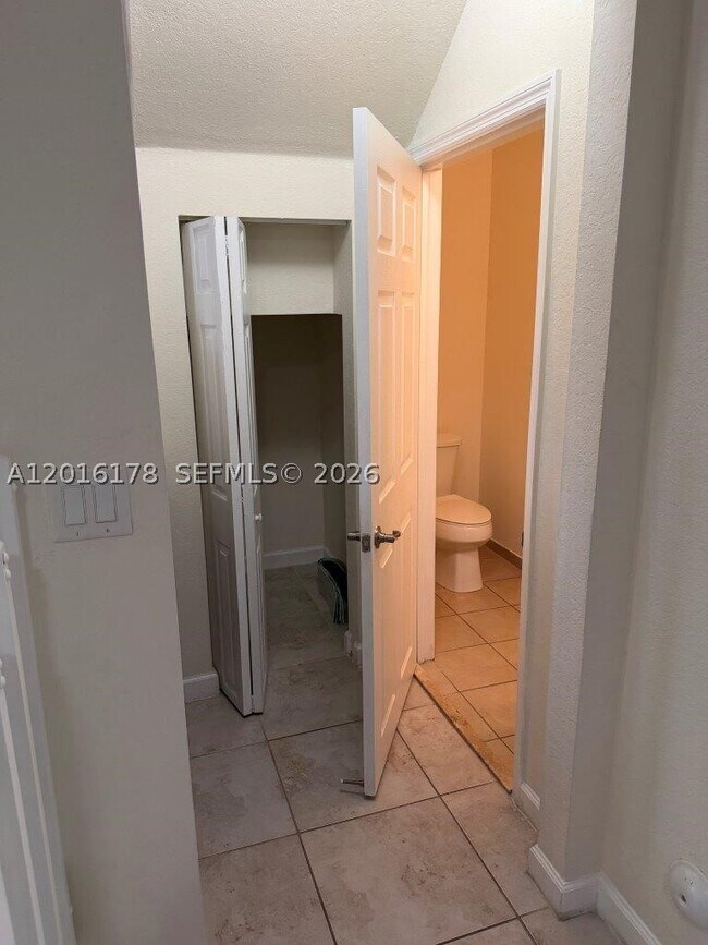 Building Photo - 11540 SW 151 Ave
