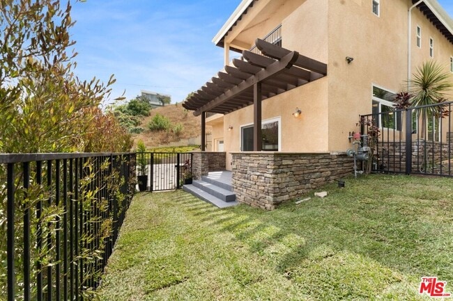 Building Photo - 1630 Bridgeport Dr