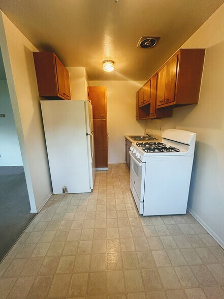 kitchen - 3202 Dorian Ct