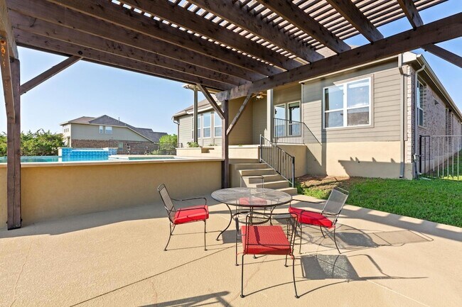 Building Photo - 4700 Topacio Dr