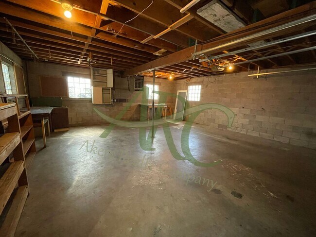 Building Photo - 501 Van Buren St